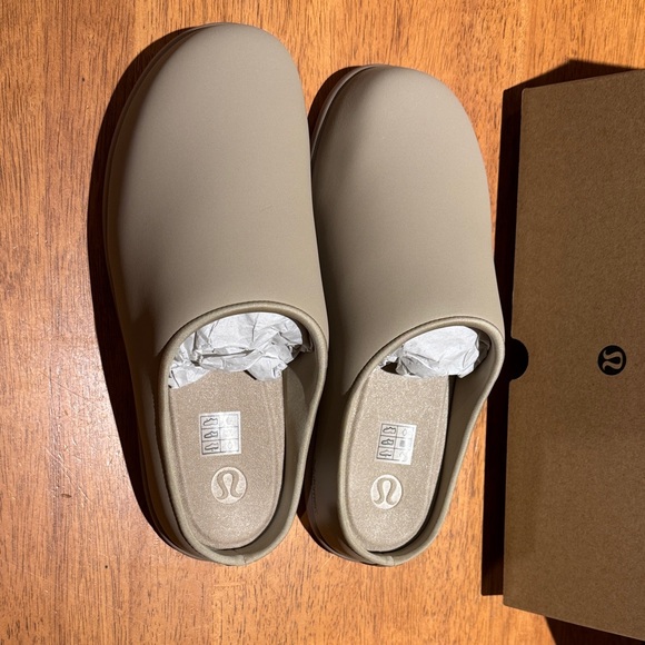 lululemon athletica Tan Slip-On Shoes size 8 - Picture 2 of 5